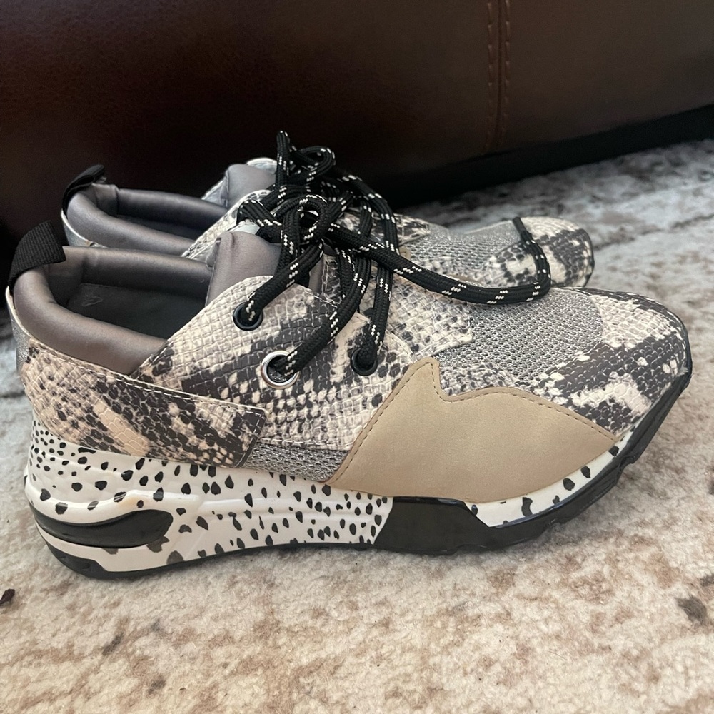 Steve Madden Sneakers